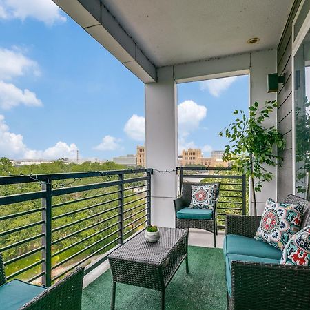 Beautiful Condo On Riverwalk W King Ste Free Parking Pet Friendly Centrally Located On The Riverwalk San Antonio Exterior photo