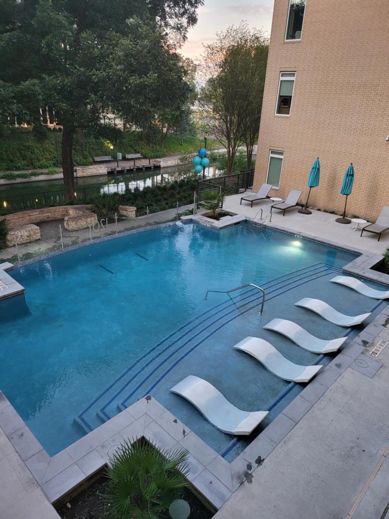 Beautiful Condo On Riverwalk W King Ste Free Parking Pet Friendly Centrally Located On The Riverwalk San Antonio Exterior photo